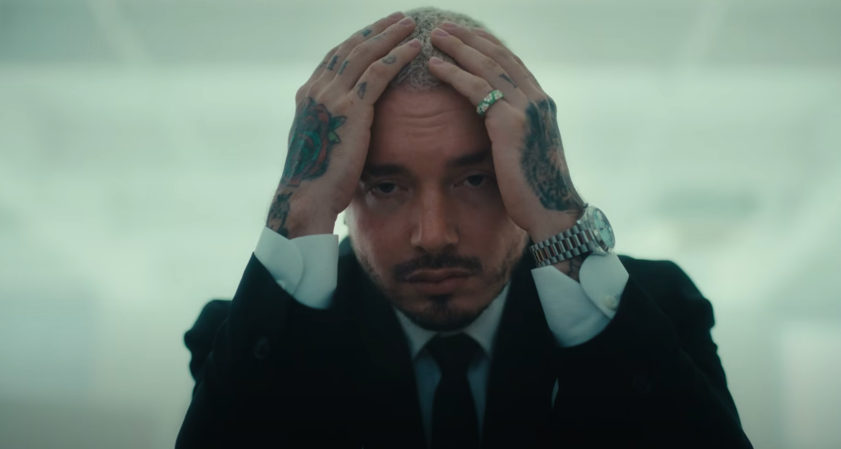 J Balvin partage les images du titre 