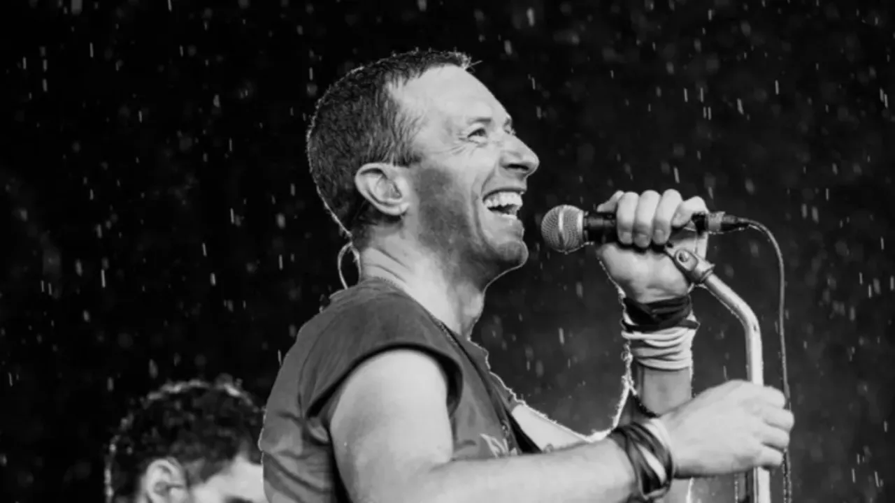 Coldplay : Chris Martin chute lourdement en plein concert