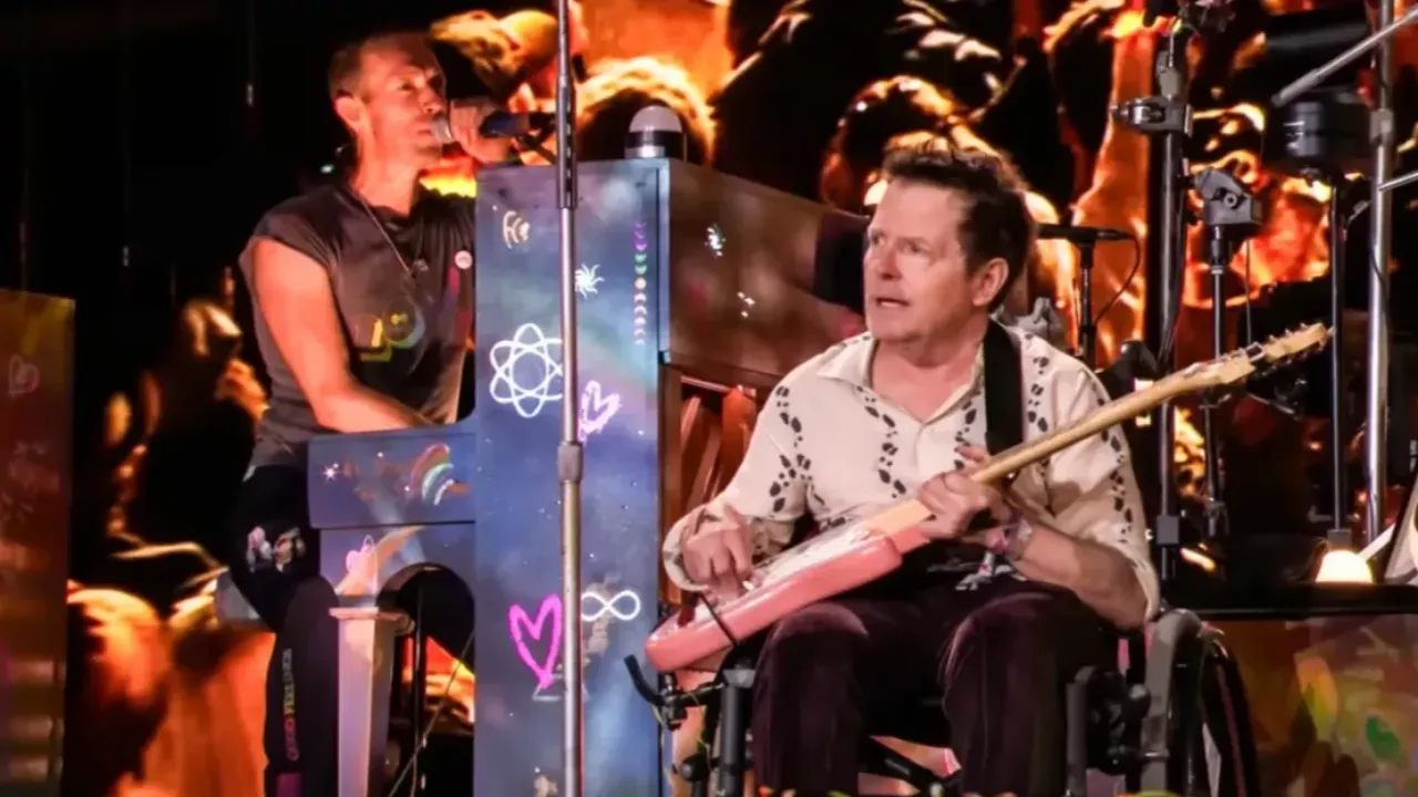 Coldplay invite le comédien Michael J. Fox sur scène !