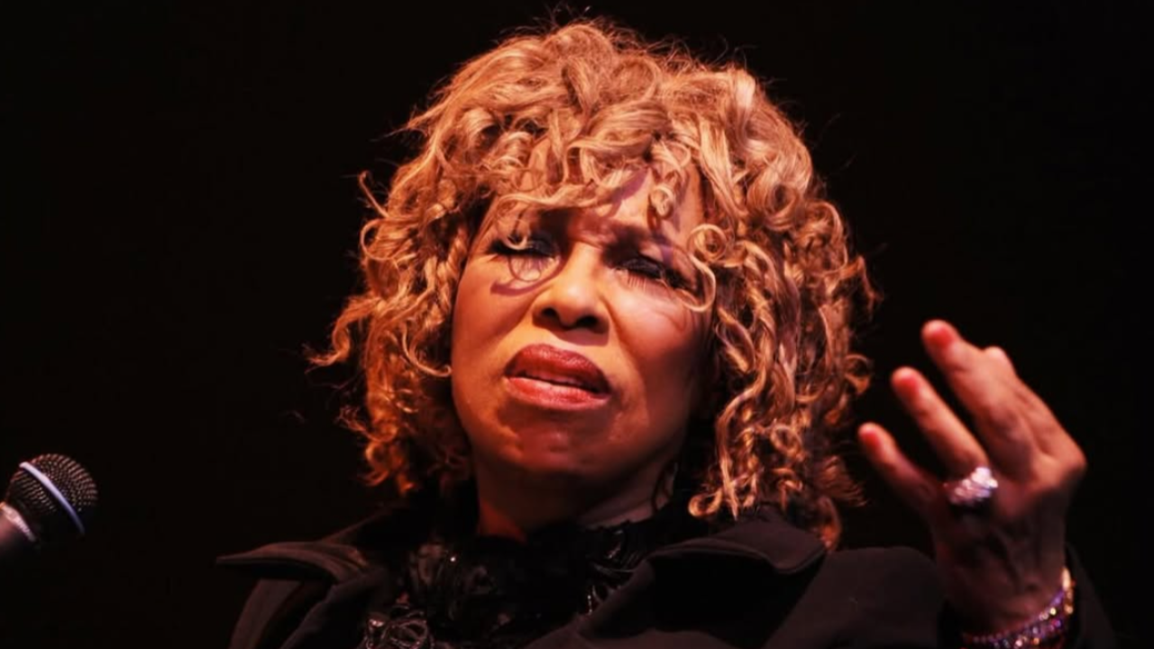 Disparition de Roberta Flack, l’interprète inoubliable de Killing Me Softly