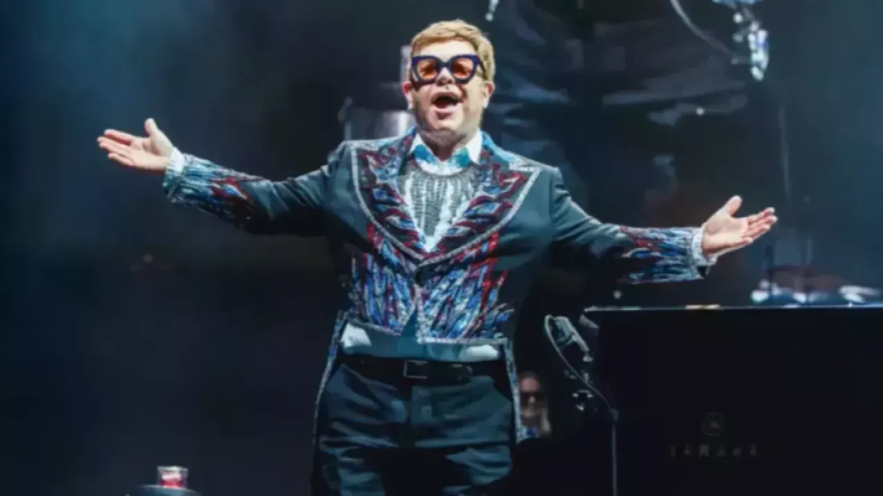 Elton John forcé de faire une pause après un grave problème de santé