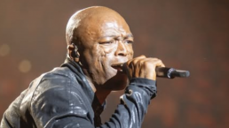 Le chanteur Seal est l'acteur principal de la pub la plus déjantée du Superbowl 2025