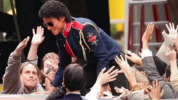 Michael Jackson : le film sur sa vie va avoir du retard...