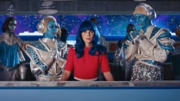 Katy Perry et Zooey Deschanel sauvent le monde dans  